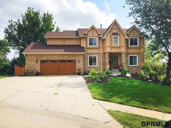 2nd image of 15915 Leavenworth Cir