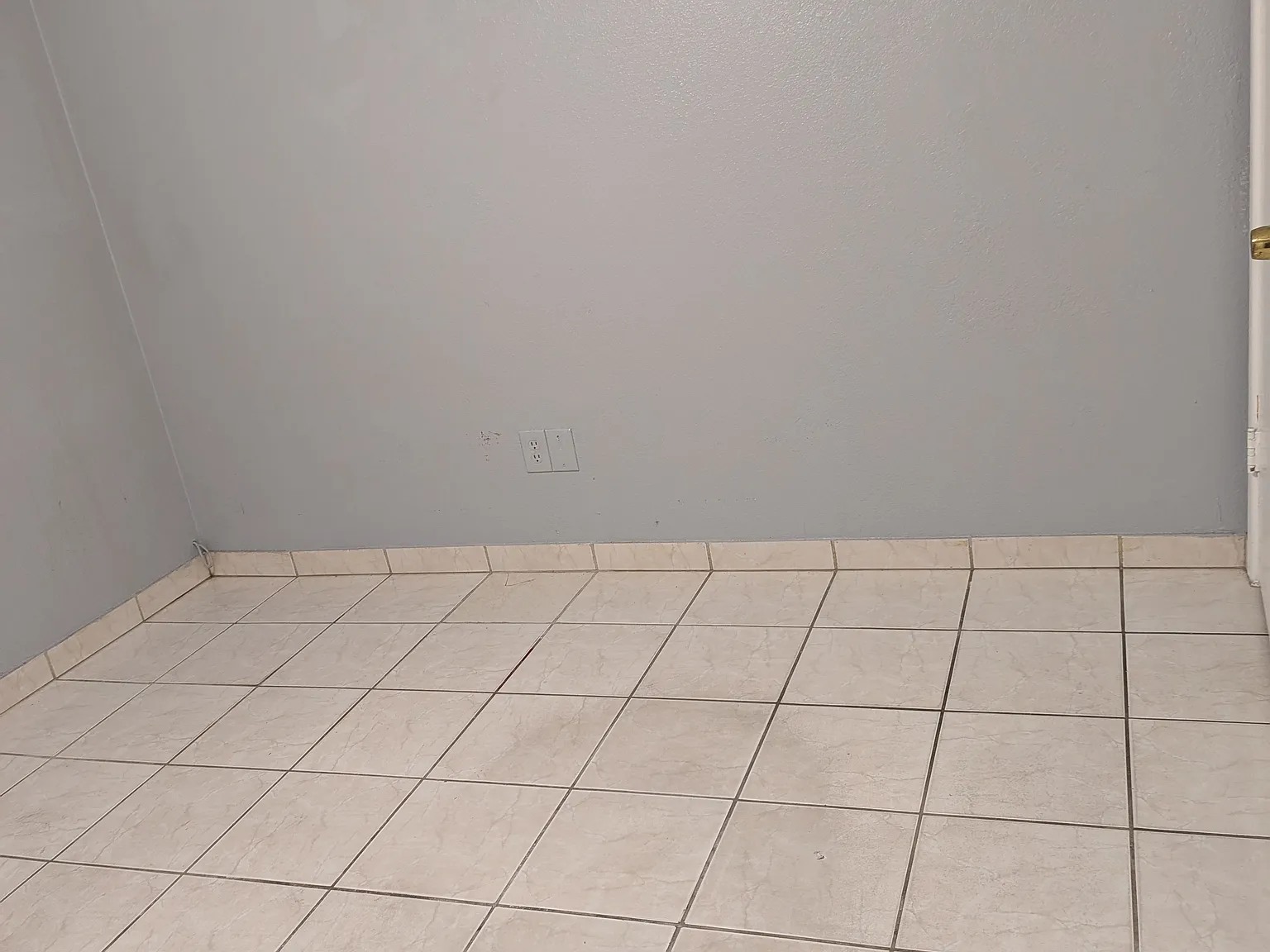 6024 W Clifton St — Photo 3