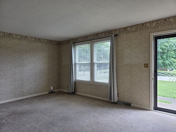 2nd image of 709 Inver Ln