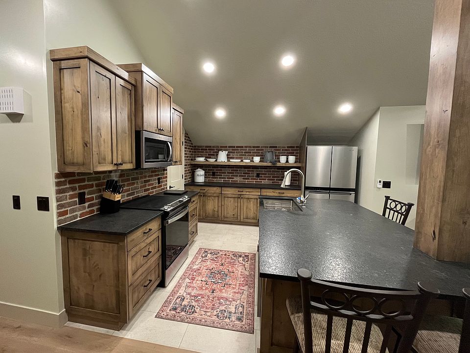 Kitchen - with island seating