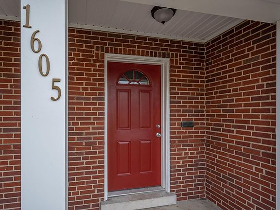3rd image of 1605 Miramar Ct