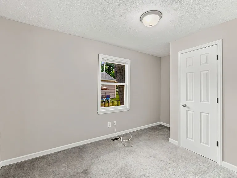 902 Warren Ave — Photo 28