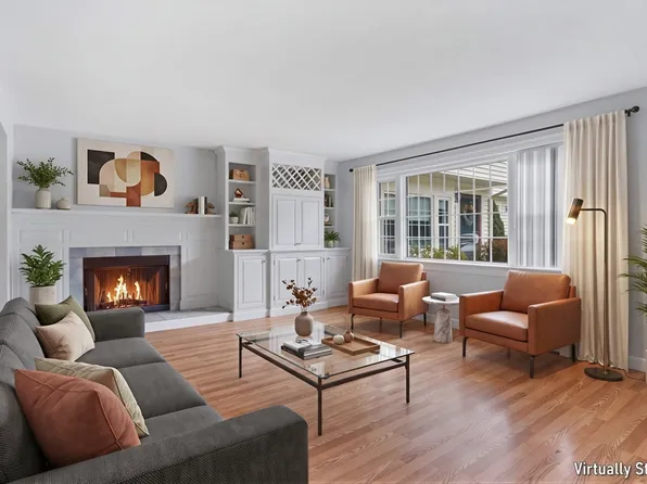 801 Washington St APT 8, Pembroke, MA 02359