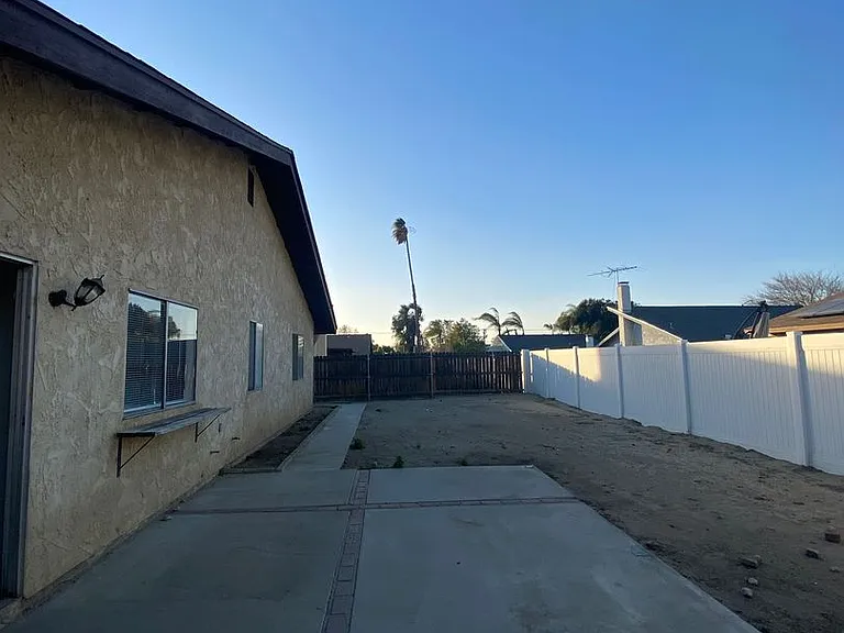 1421 Padua Ave — Photo 33