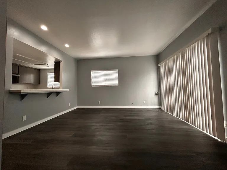 Large Living Room with a lot of natural light
