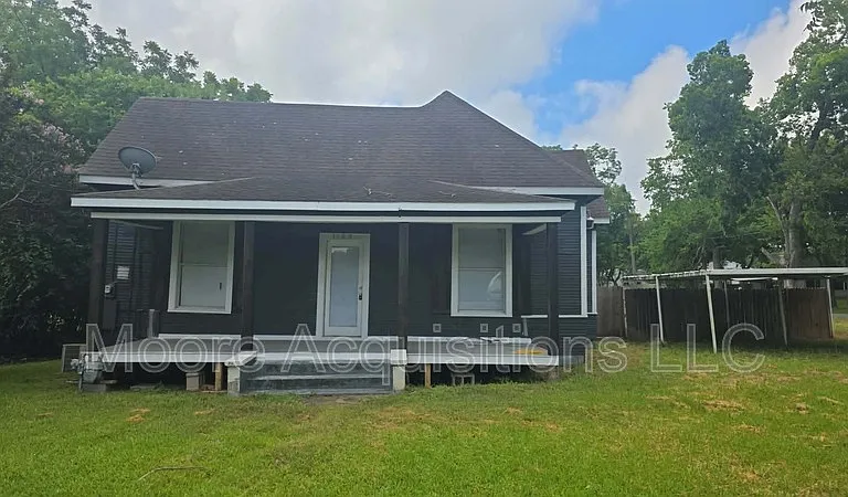 1108 W Center St — Photo 1