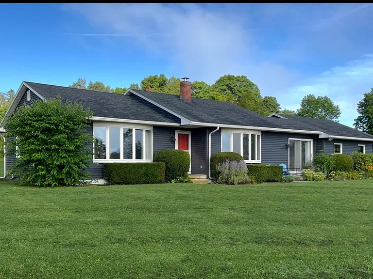 121 Lime Rock Rd — Photo 3