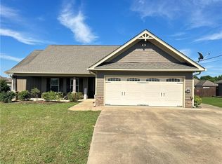9 Barley Ct, Fort Mitchell, AL 36856