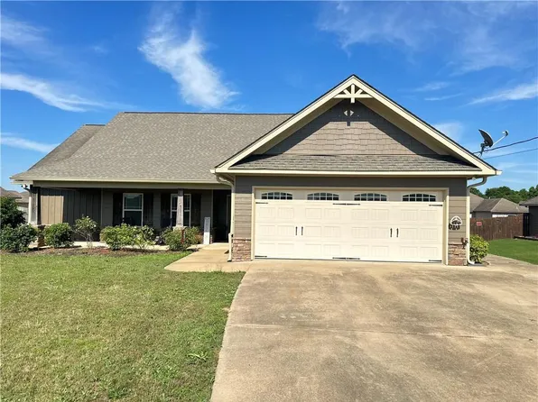 9 Barley Ct, Fort Mitchell, AL 36856
