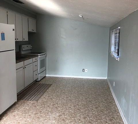 3rd image of 2045 NE 2nd St APT B