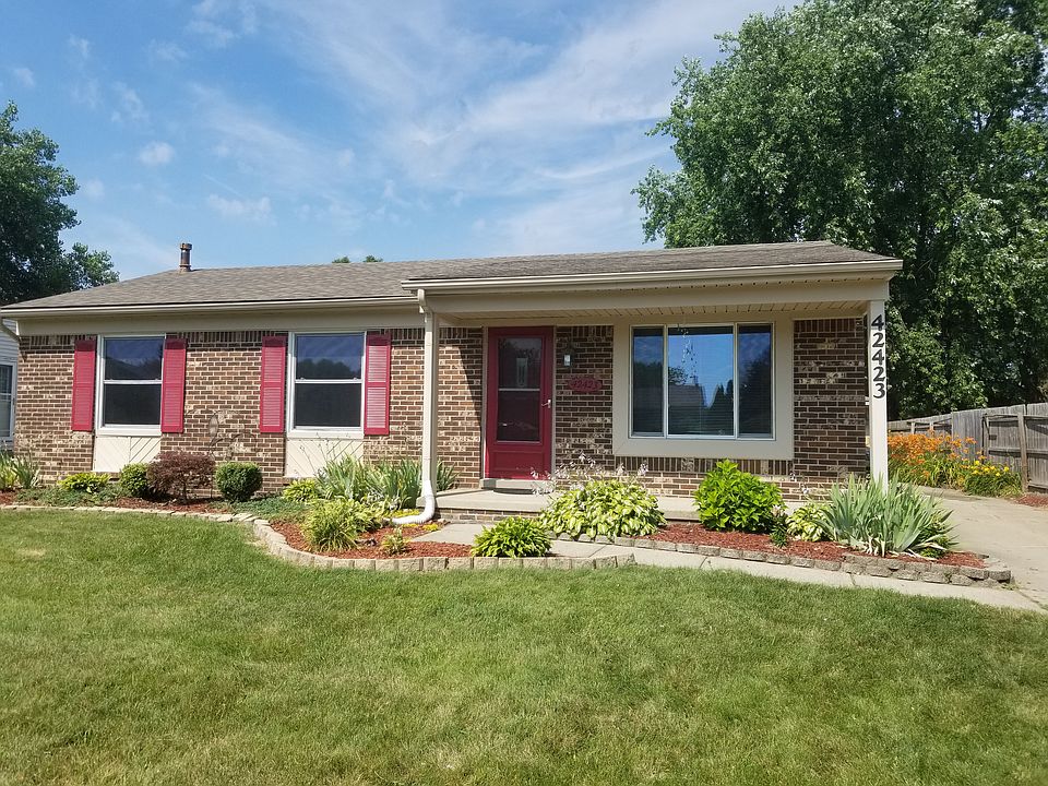 1st image of 42423 Lynda Dr