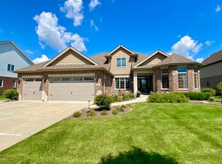 2096 Water Chase Dr, New Lenox, IL 60451