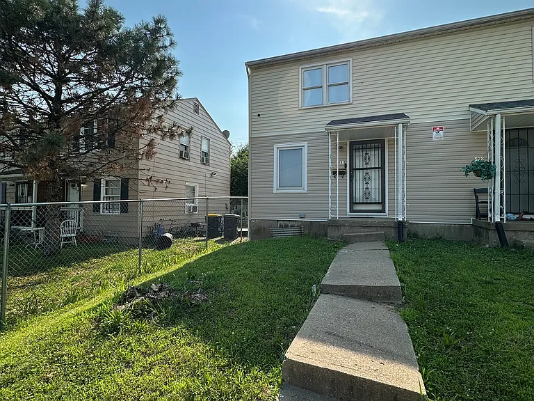 Chelsea Ave — Photo 1
