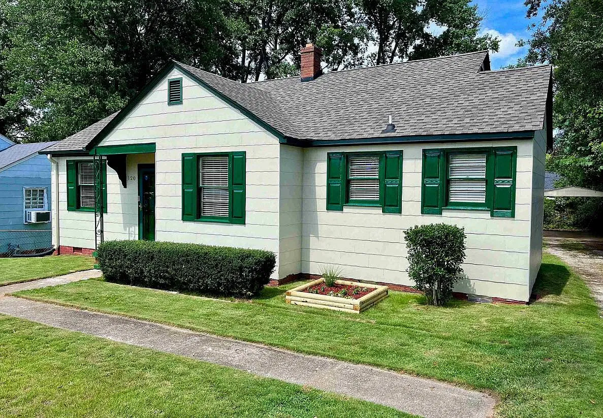 120 La Salle Ct — Photo 2