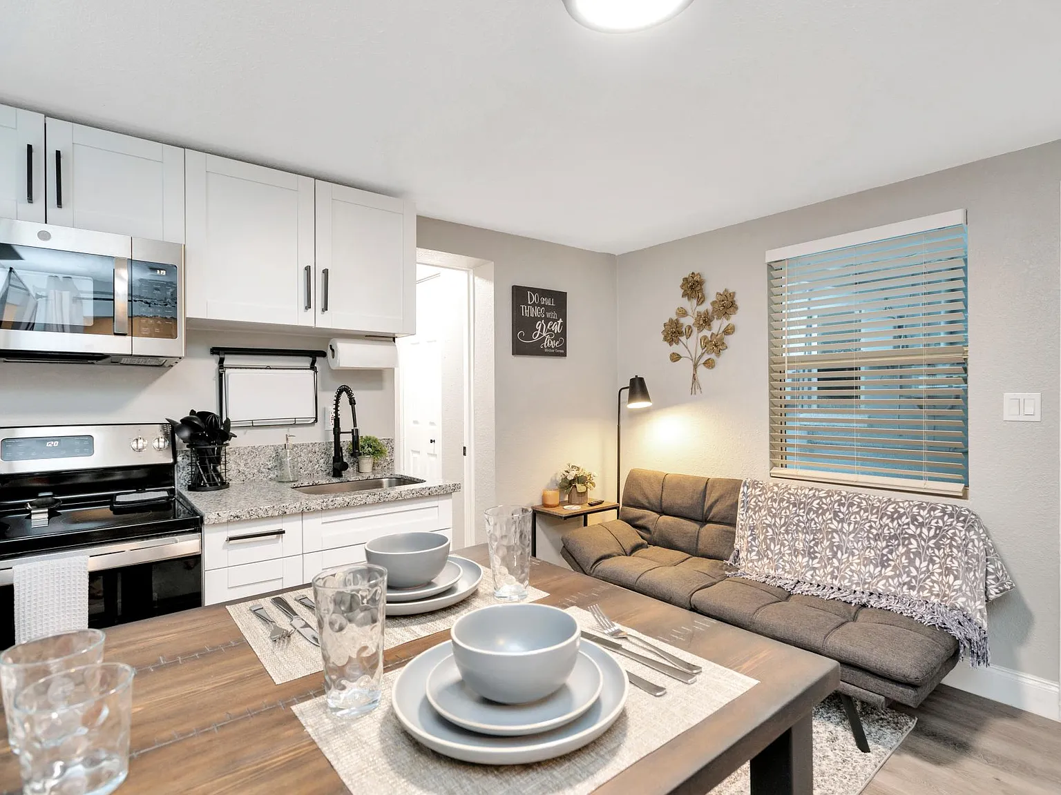 1 bed, 400 sqft, $1,175 — Photo 2