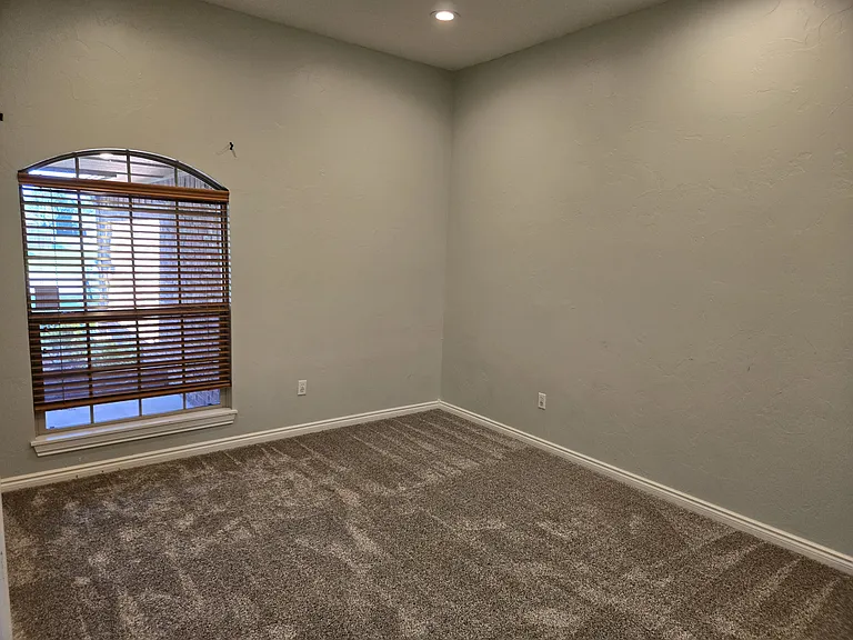 425 Chisholm Crk — Photo 3