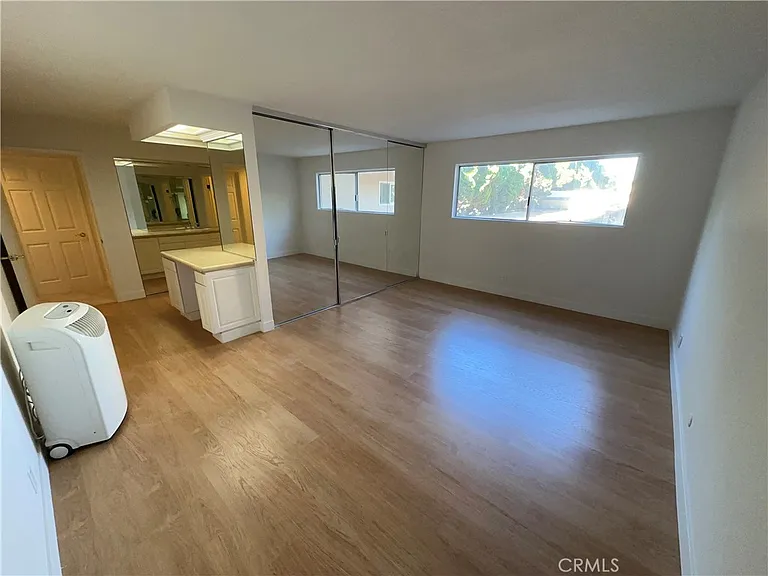 2235 W 25th St #112 — Photo 4
