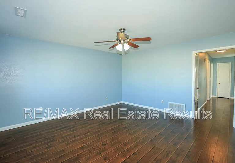 1314 W Margaret Pl — Photo 5