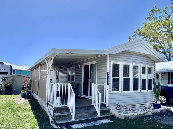 12121 Vonn Rd #221, Largo, FL 33774