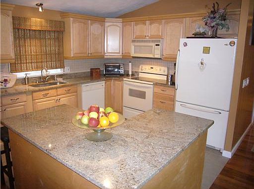 5th image of 24 Sherwood Ave