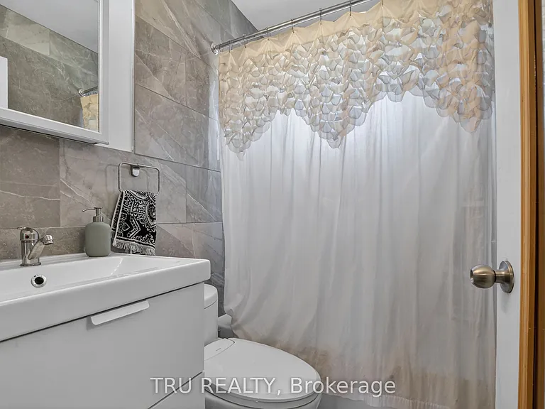 1253 Emperor Ave — Photo 21