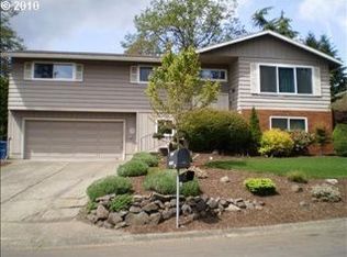 7555 Ridge Dr, Gladstone, OR 97027