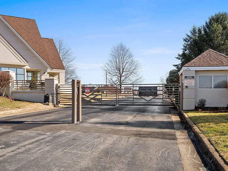 106 Oxford Dr #8 — Photo 27