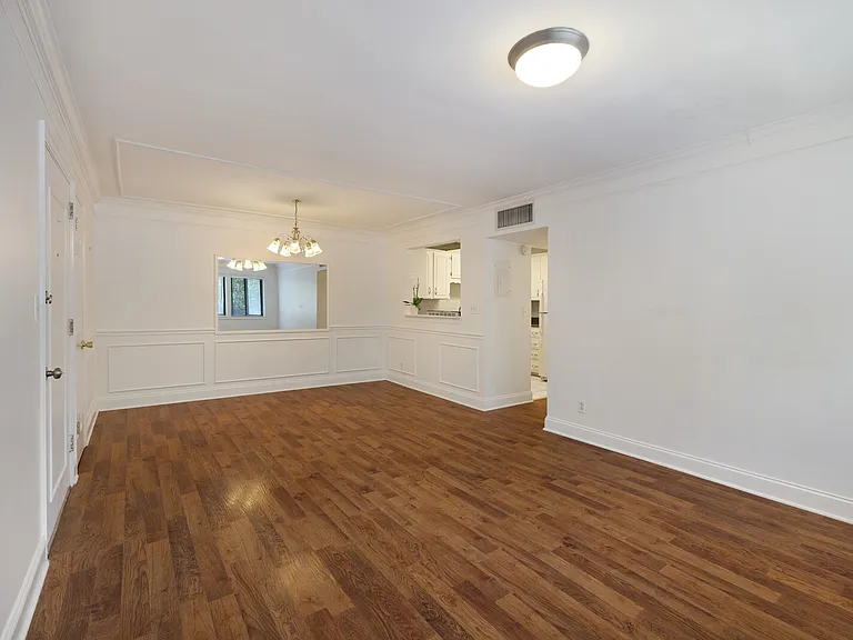 3210 Orleans Dr #8 — Photo 4