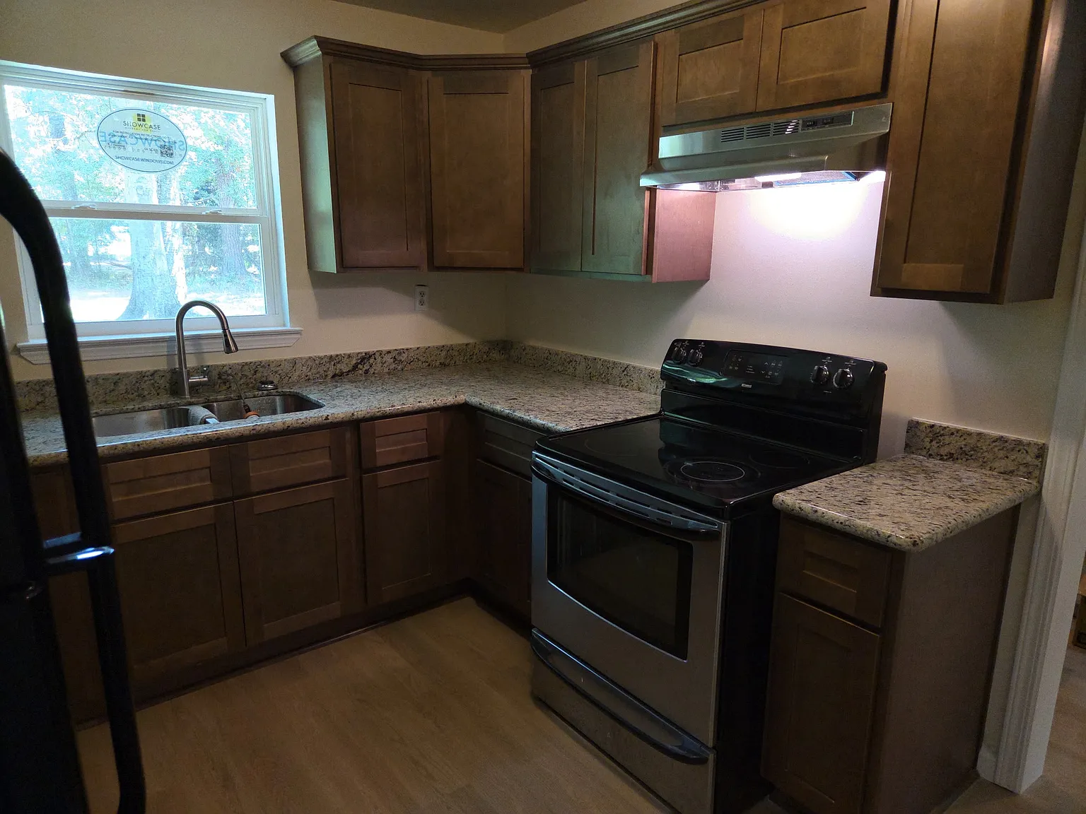 3 bed, 921 sqft, $1,200 — Photo 2