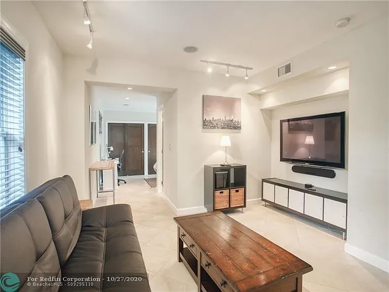 521 N Victoria Park Rd — Photo 11