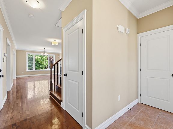 5th image of 55 Windridge Ln
