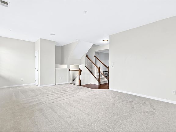 5th image of 312 Maple Ridge Dr