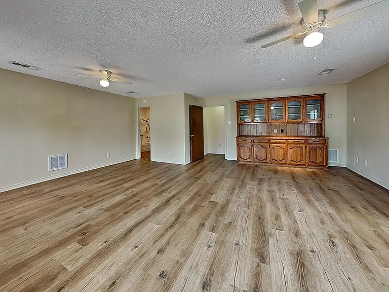 205 Woodpark Ln — Photo 5