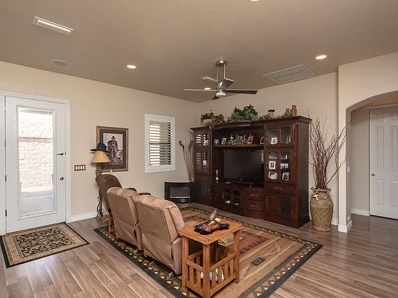5th image of 2605 Castaway Dr