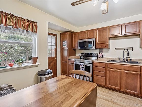 4th image of 8990 Poze Blvd