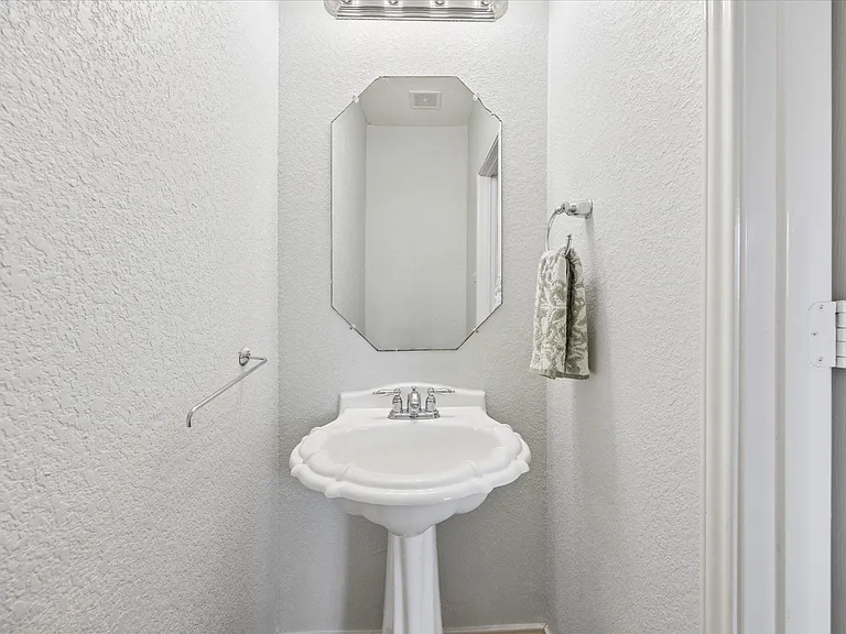 13504 Richard Nixon St — Photo 7