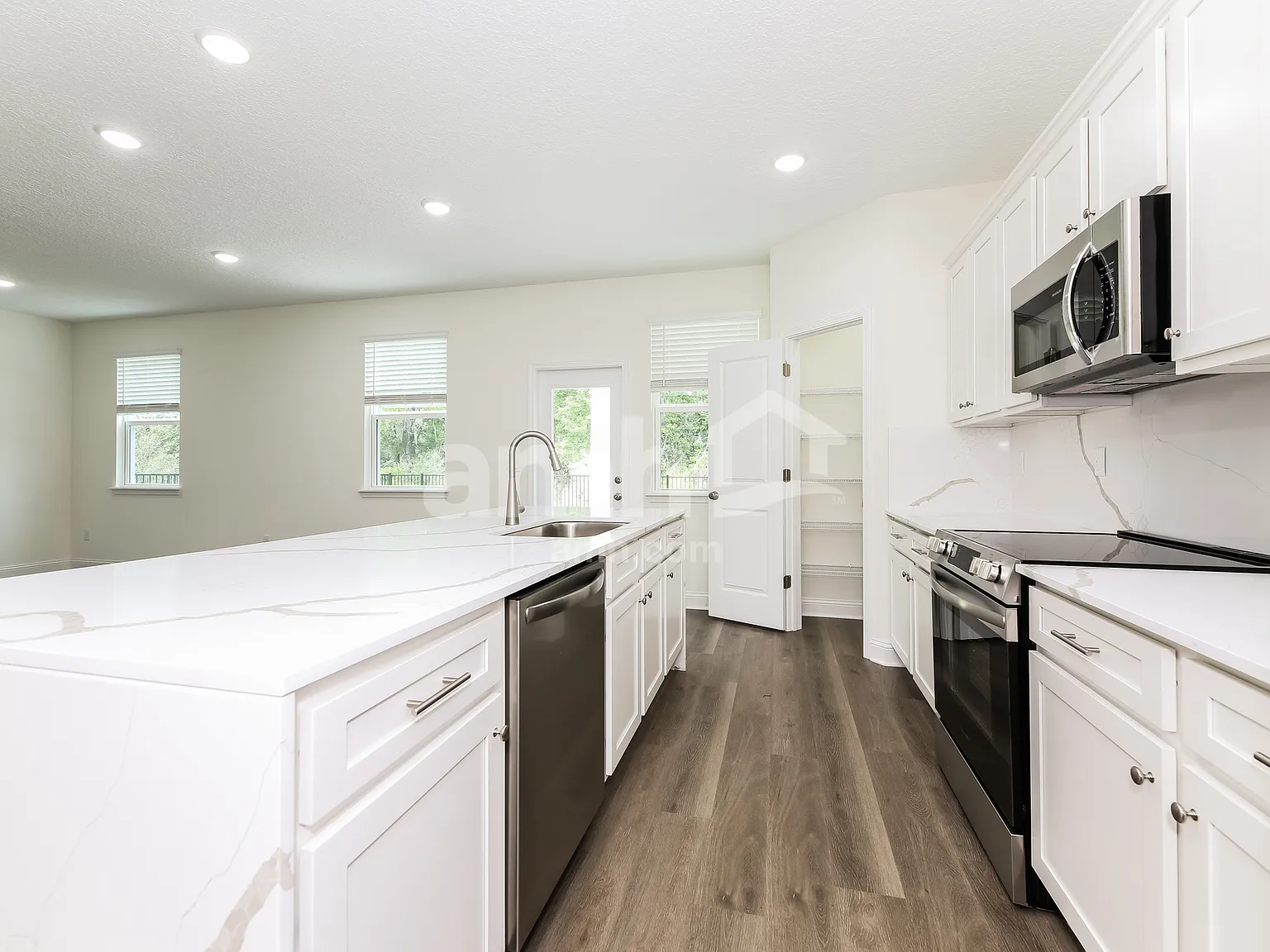 4 bed, 2.5 bath, 2241 sqft, $2,645 — Photo 4