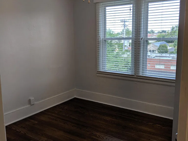2500 Sulphur Ave — Photo 24