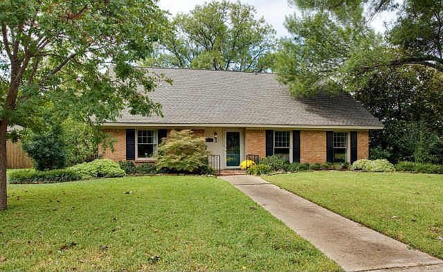 1st image of 3206 Camelot Dr