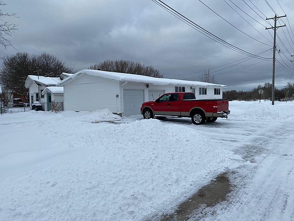 3rd image of 220 E Helen St