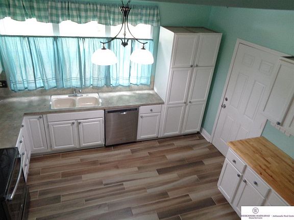 2nd image of 716 6th Ave