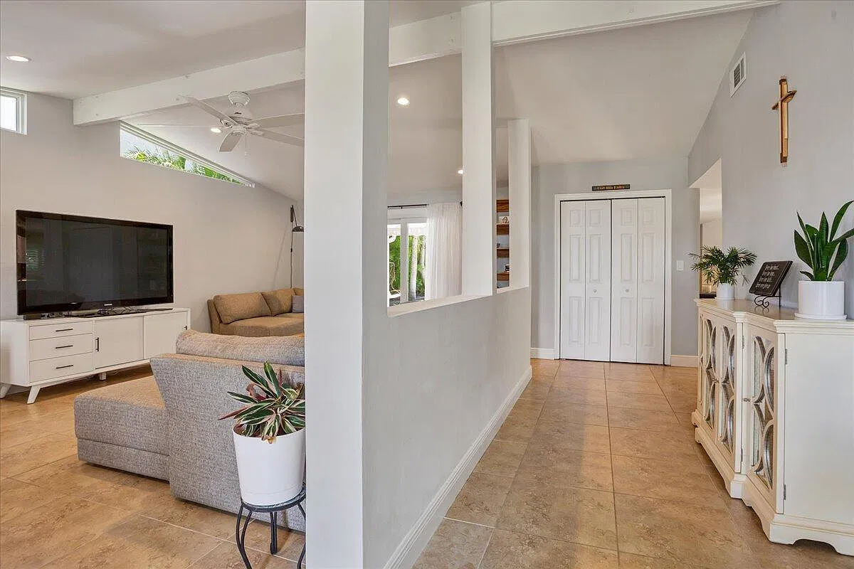 3 bed, 2.0 bath, 1578 sqft, $5,950 — Photo 4