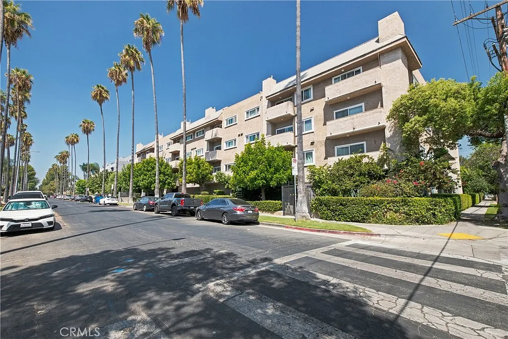 2 bed, 1052 sqft, $2,195 — Photo 1