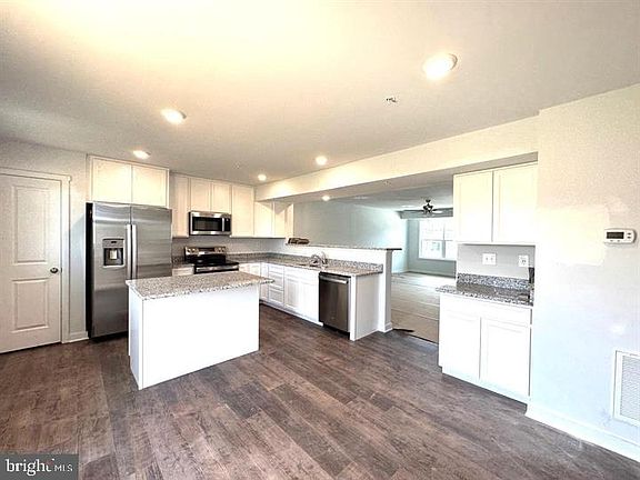 4th image of 155 Olga Dr