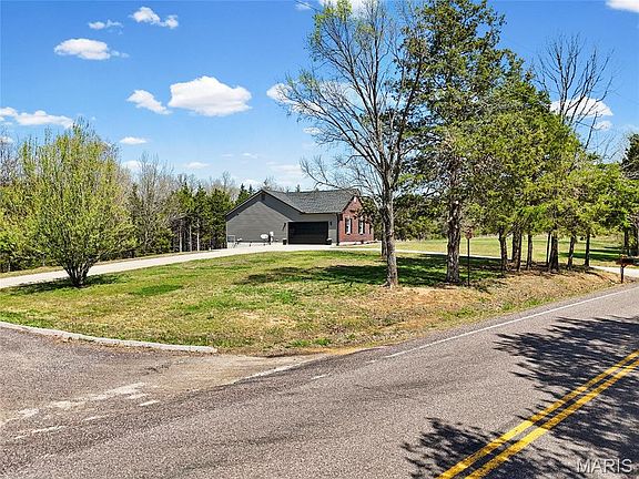 3rd image of 3085 Flucom Rd