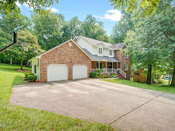 3rd image of 640 Woodland Dr