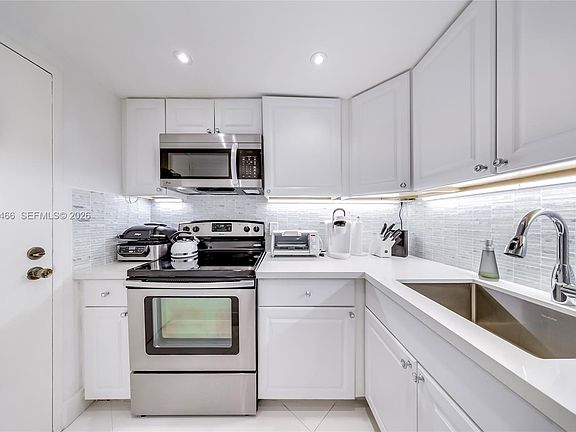 3rd image of 800 West Ave APT 605