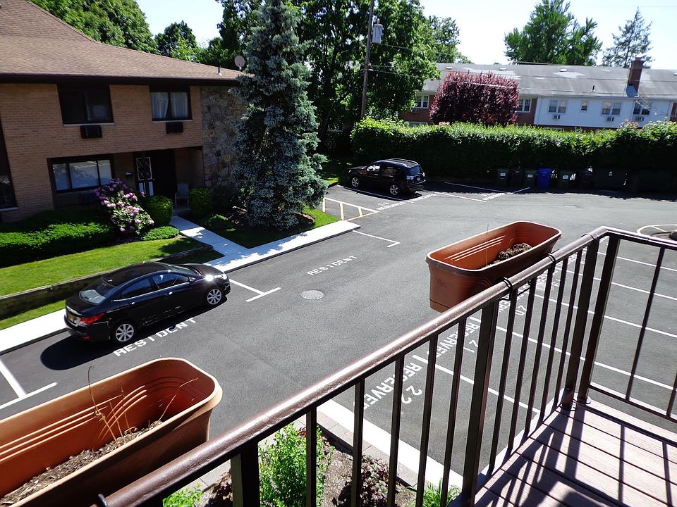 1st image of 7 E Lawrence Park Dr Unit 13