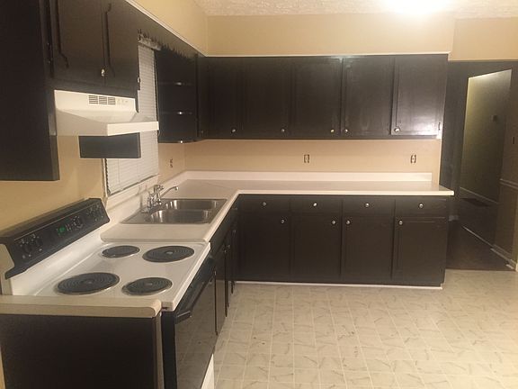 2nd image of 414 Wallace Ct