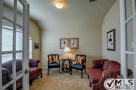 4th image of 129 Wooded Creek Dr